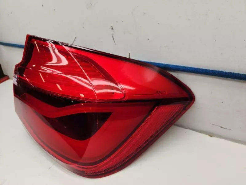 2016-2018 (LCI) BMW 320i 328i 330i 340i F30 Outer Passenger Right Tail Light Lamp Passenger Right Used OEM