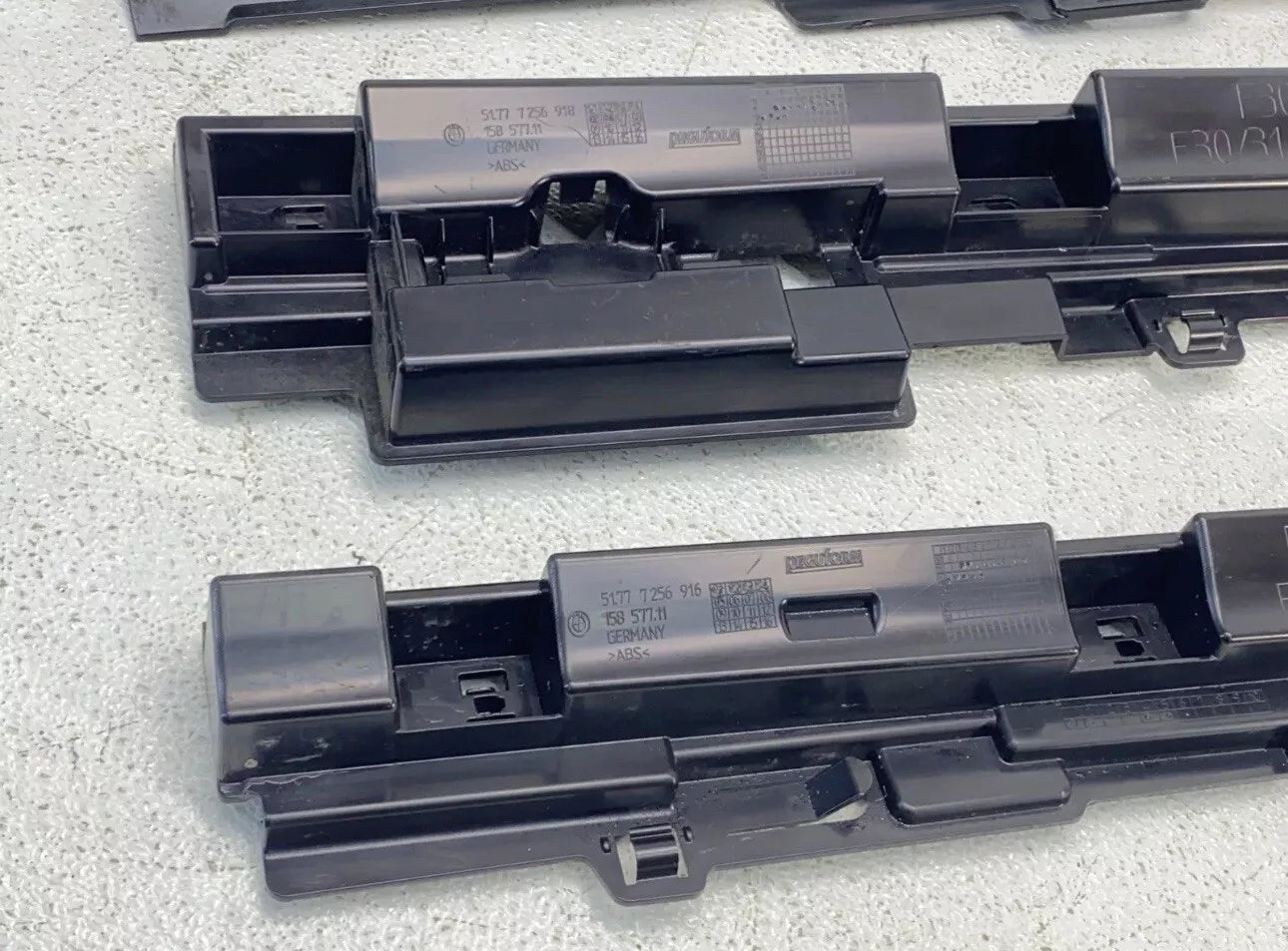 2012-2019 BMW F30 3 Series Right Rocker Panel Skirt Bracket Support Ledge Set USED F30 PARTS(ONLY PICKUP)