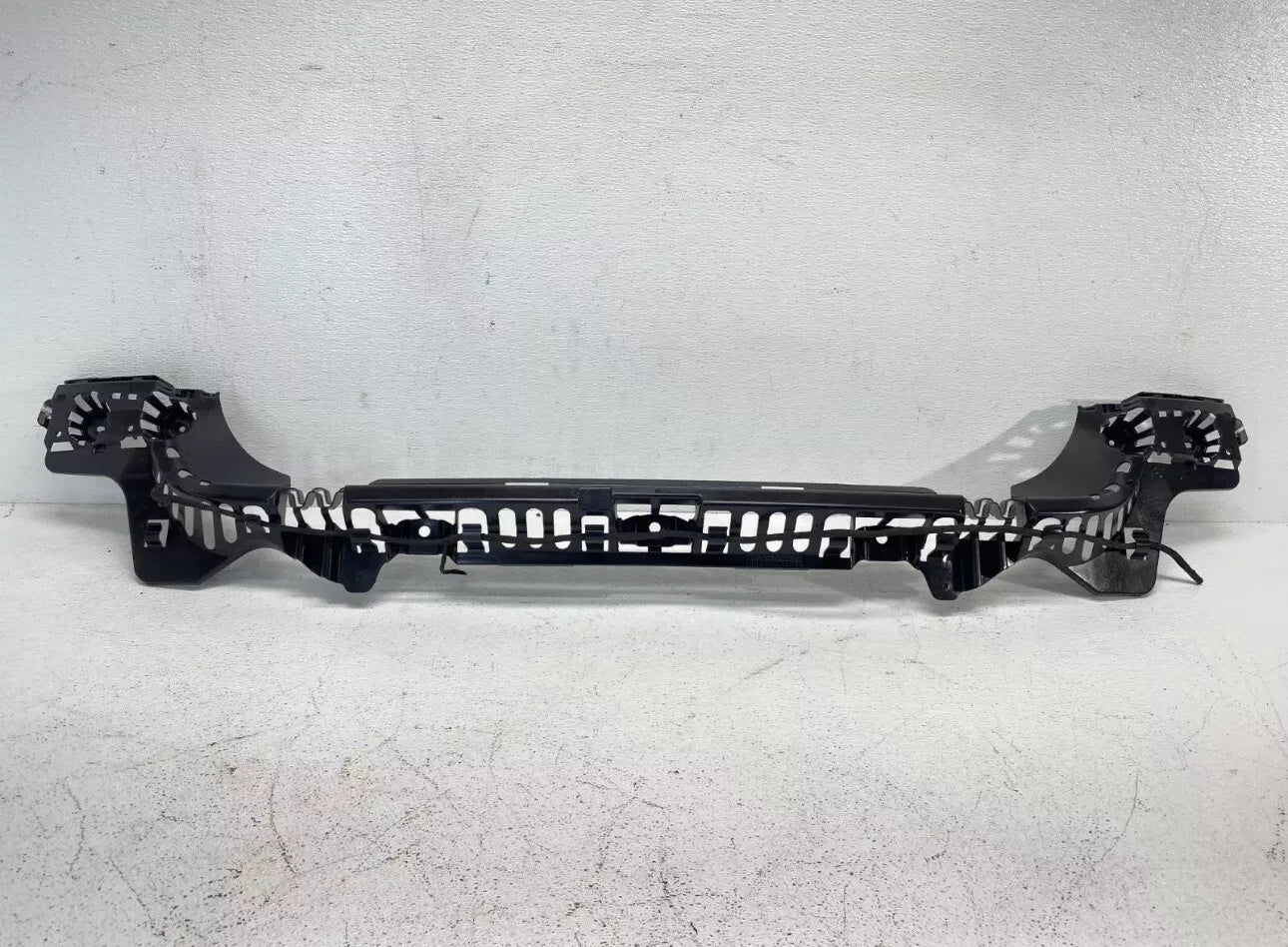 12-18 BMW F30 3 Series Rear Lower Center Bumper Guide Bracket Mount Support USED F30 PARTS(ONLY PICKUP)