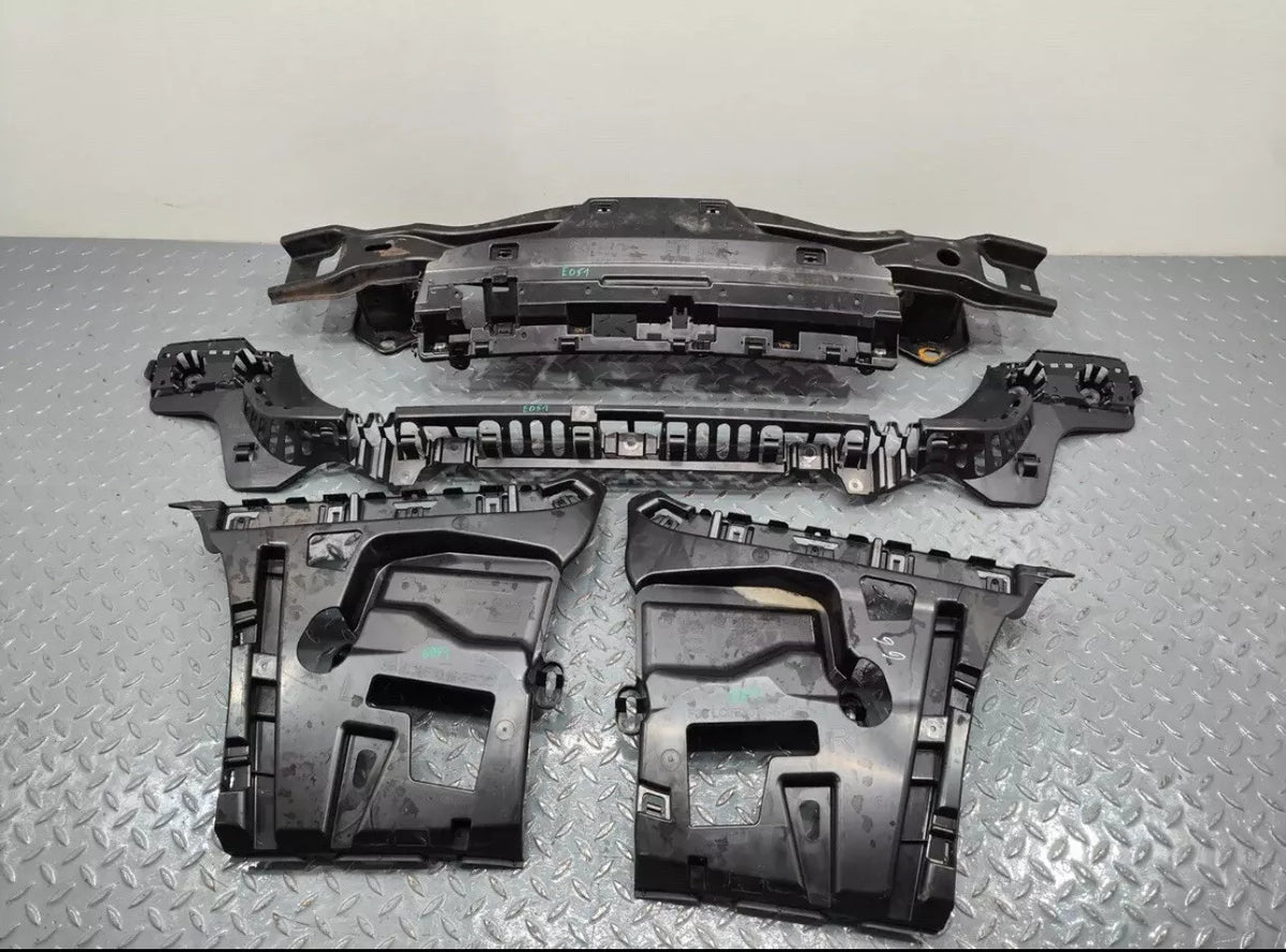BMW 3 SERIES F30 SE REAR BUMPER CENTRE GUIDE BRACKET CRASH BAR SET 7256922 USED F30 PARTS(ONLY PICKUP)