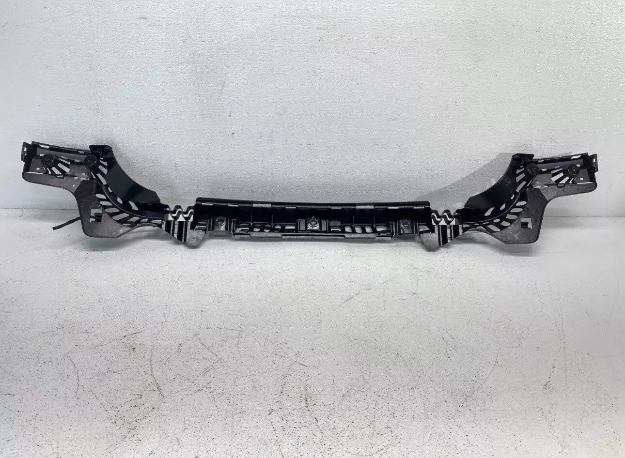 12-18 BMW F30 3 Series Rear Lower Center Bumper Guide Bracket Mount Support USED F30 PARTS(ONLY PICKUP)