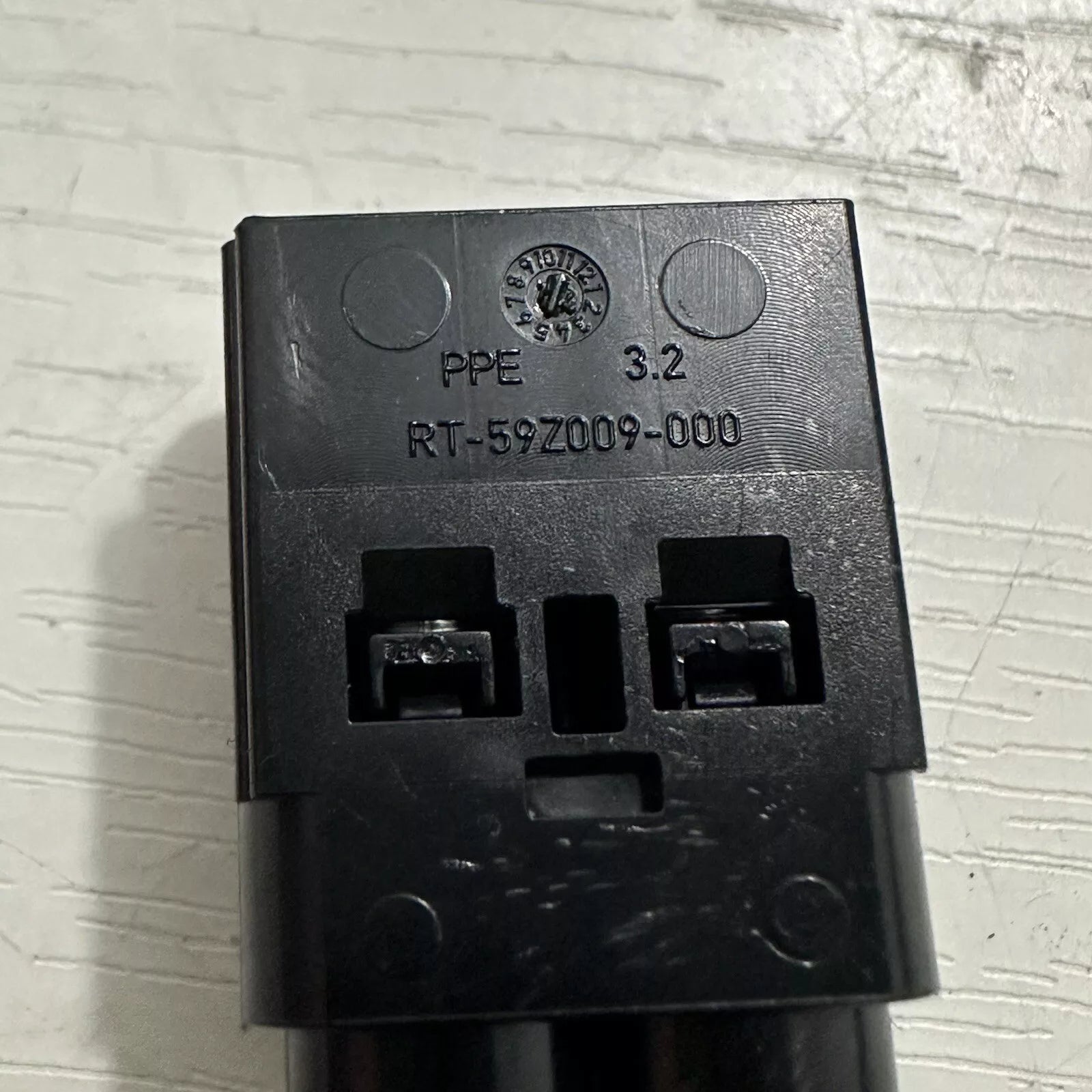 12-18 BMW 2 Port 2 Wire Plug Pigtail Connector RT-59Z017-000 OEM HARNESS PLUG USED F30 PARTS(ONLY PICKUP)