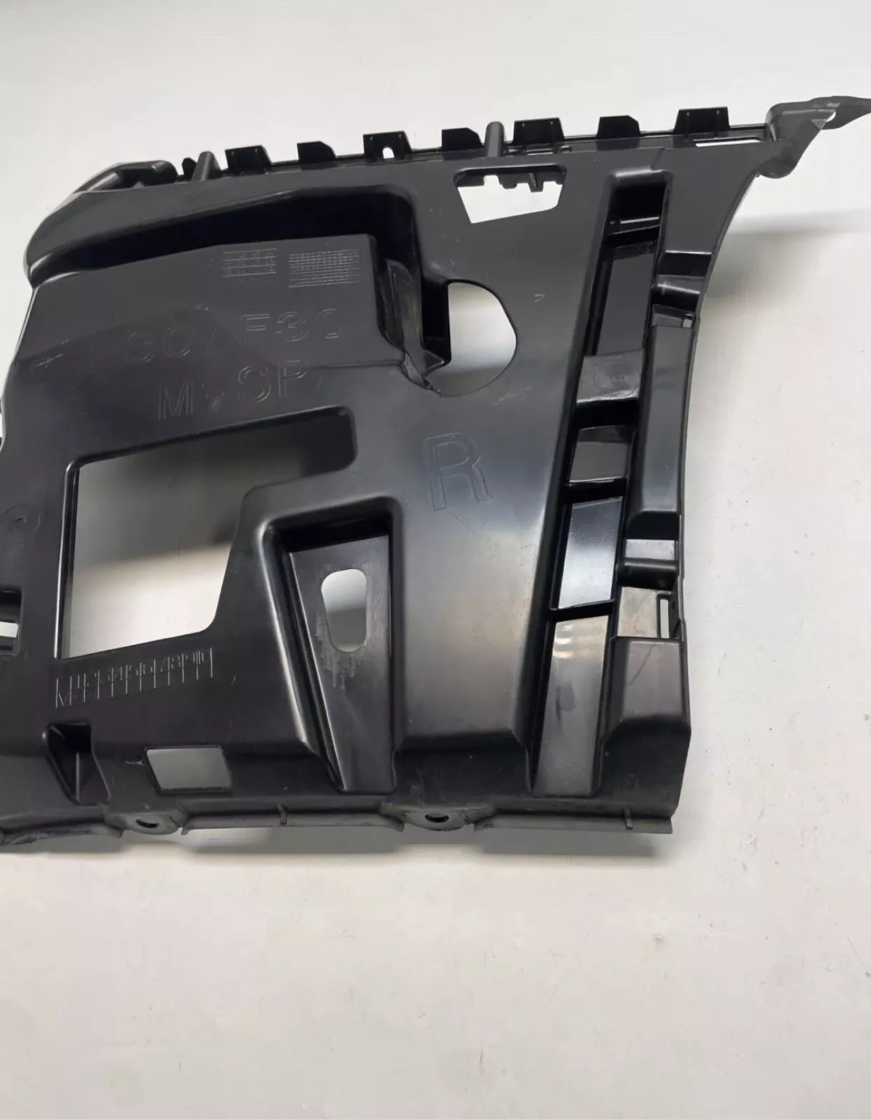 2012-2018 BMW F30 328i Rear Right Bumper Mount Bracket Holder Support OEM USED F30 PARTS(ONLY PICKUP)